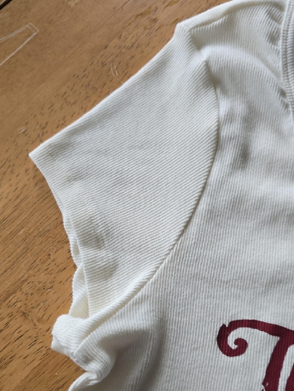 True Religion White Crop Tee with Red Script & Navy Horseshoe - Picture 4 of 4